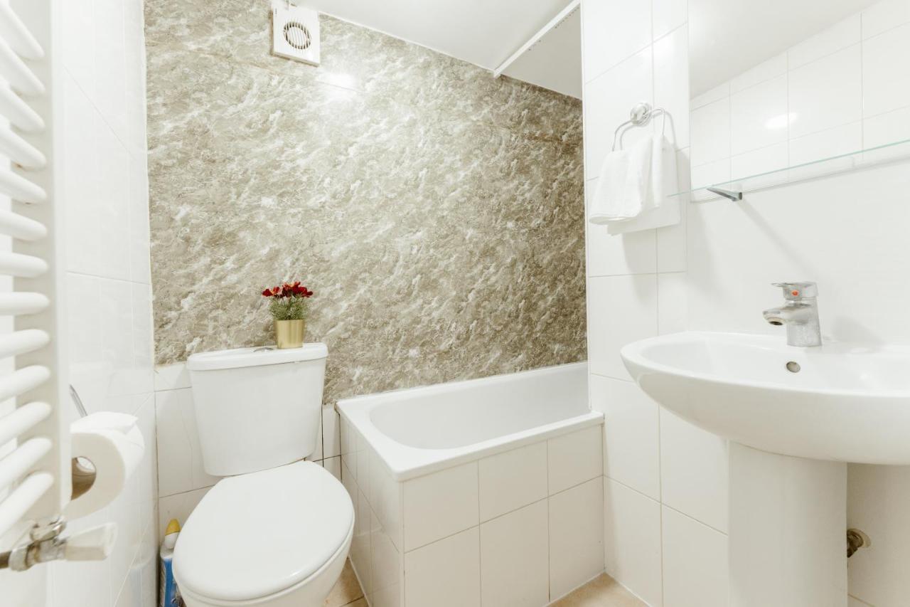 Upton Park Bedrooms 25 Min To Central London Exterior foto