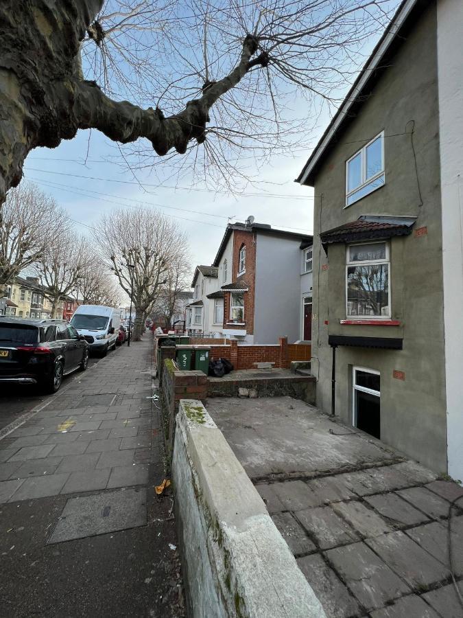 Upton Park Bedrooms 25 Min To Central London Exterior foto