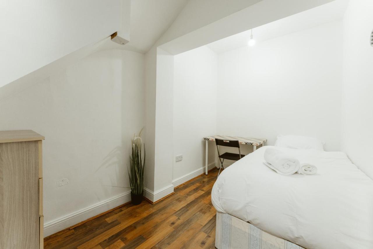 Upton Park Bedrooms 25 Min To Central London Exterior foto