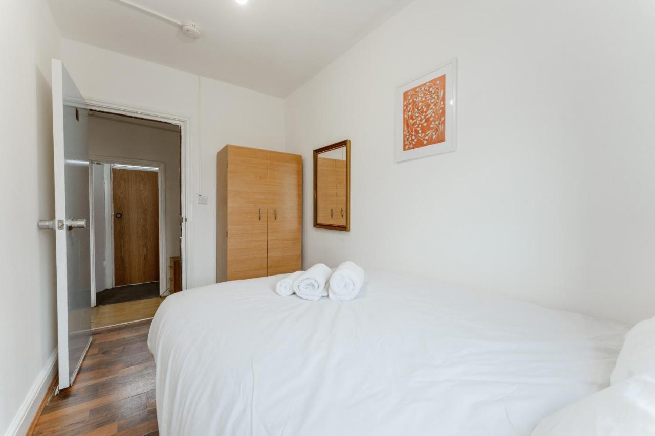 Upton Park Bedrooms 25 Min To Central London Exterior foto